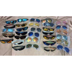 Lot of 31 Sunglasses Unisex Wires & Plastics w/26 Cloth Cases All Different